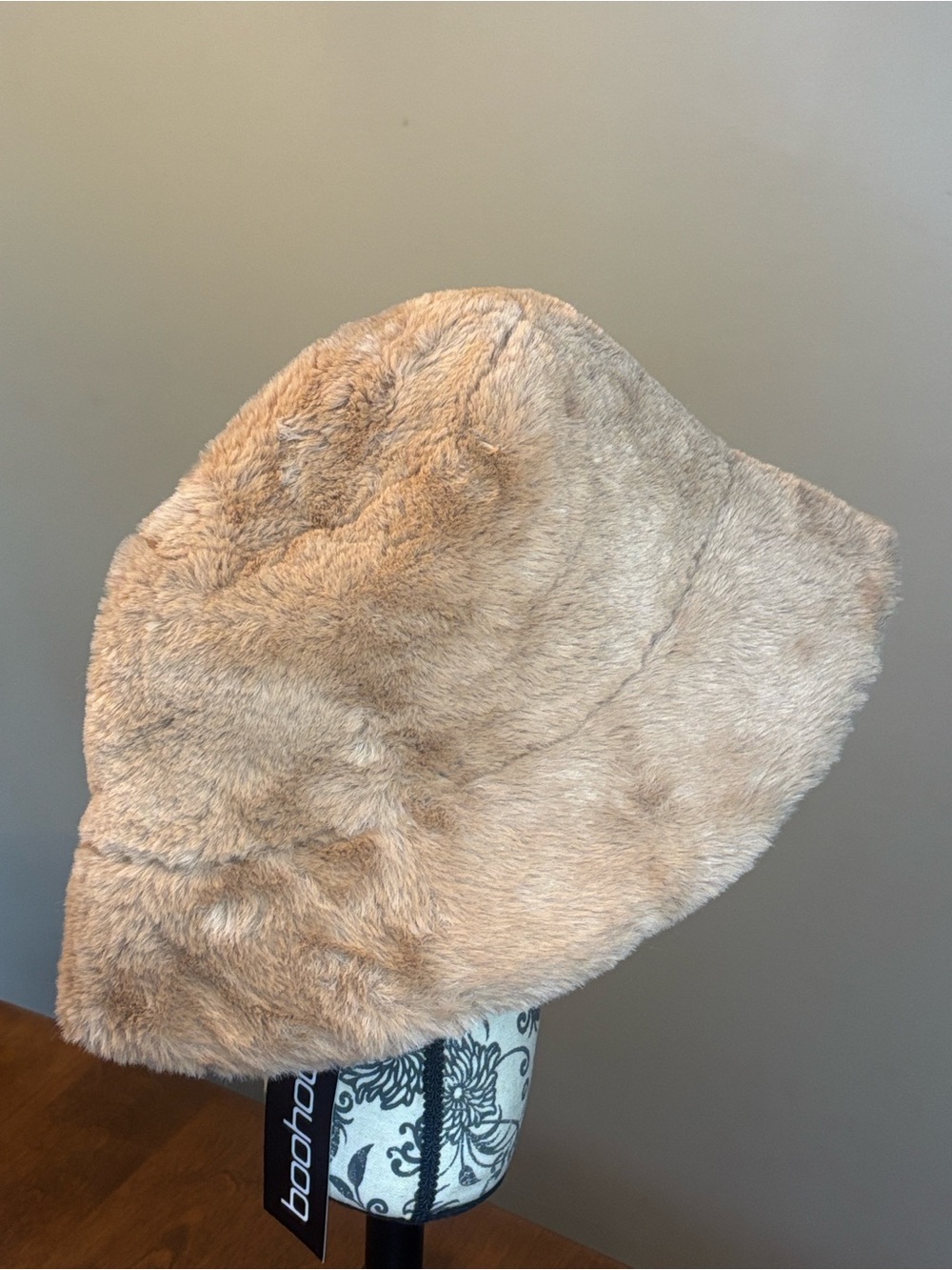 NWT Boohoo Plush Faux Fur Bucket Hat in Beige